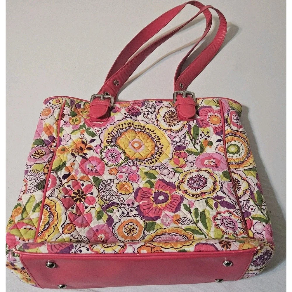 Vera Bradley Large Zip‎ Purse with inside Zip pockets Floral  Pink